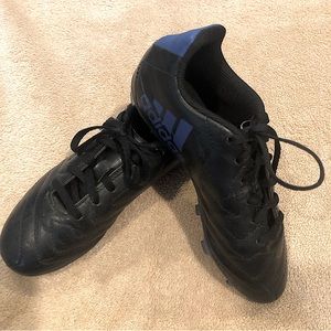 Adidas kids soccer shoes size 2